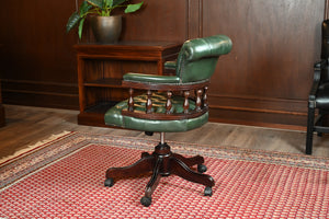 Chaise vintage, cuir vert, bois de mahogany, Chesterfield, 257