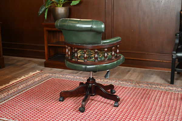 Chaise vintage, cuir vert, bois de mahogany, Chesterfield, 257