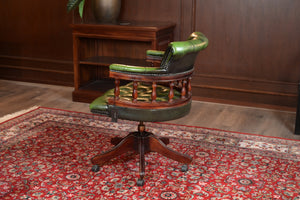 Vintage stoel, eikenhout, groen leer, Chesterfield, 259