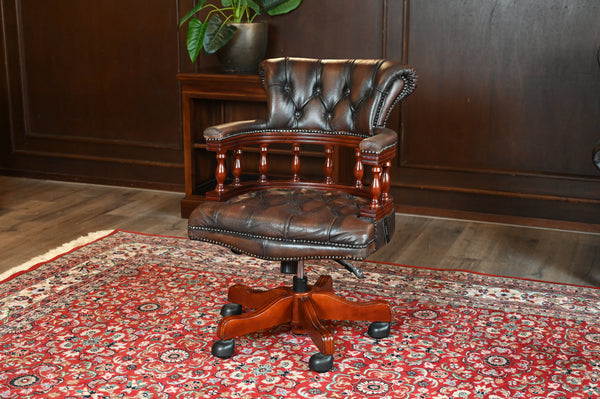 Vintage stoel, bruin leer, mahoniehout, Chesterfield 264