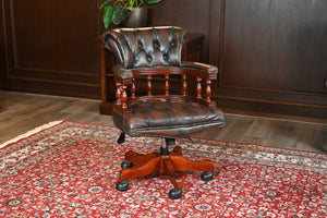 Vintage stoel, bruin leer, mahoniehout, Chesterfield 264