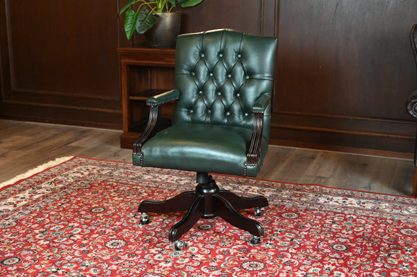 Vintage stoel, Groen leer, Mahoniehout, Chesterfield, 265