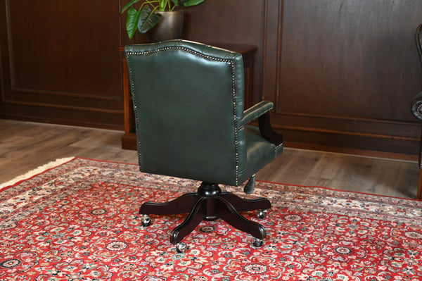 Vintage stoel, Groen leer, Mahoniehout, Chesterfield, 265