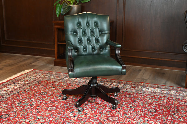 Vintage stoel, Groen leer, Mahoniehout, Chesterfield, 265