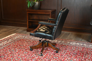 Vintage stoel, Zwart leer, Eikenhout, Chesterfied, 266