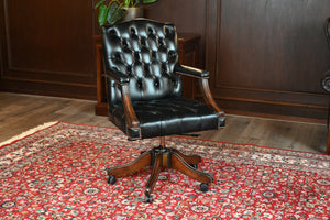 Vintage stoel, Zwart leer, Eikenhout, Chesterfied, 266