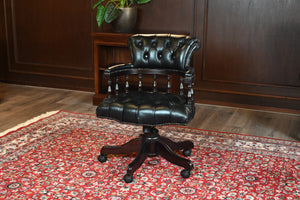 Vintage stoel, Zwart leer, Mahoniehout, Chesterfield, 268