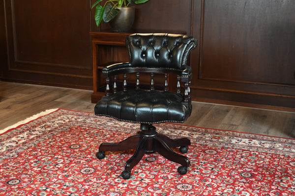 Vintage stoel, Zwart leer, Mahoniehout, Chesterfield, 268