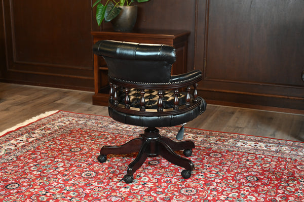 Vintage stoel, Zwart leer, Mahoniehout, Chesterfield, 268