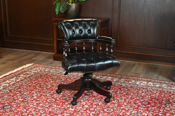 Vintage stoel, Zwart leer, Mahoniehout, Chesterfield, 268