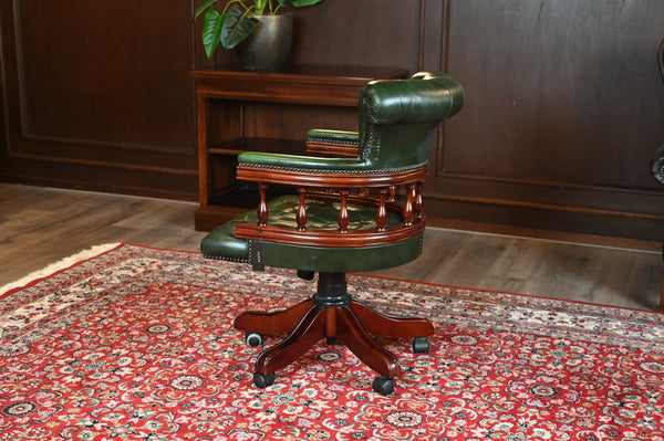 Vintage stoel, Groen leer, Mahoniehout, Chesterfield, 269