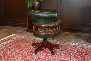 Vintage stoel, Groen leer, Mahoniehout, Chesterfield, 269