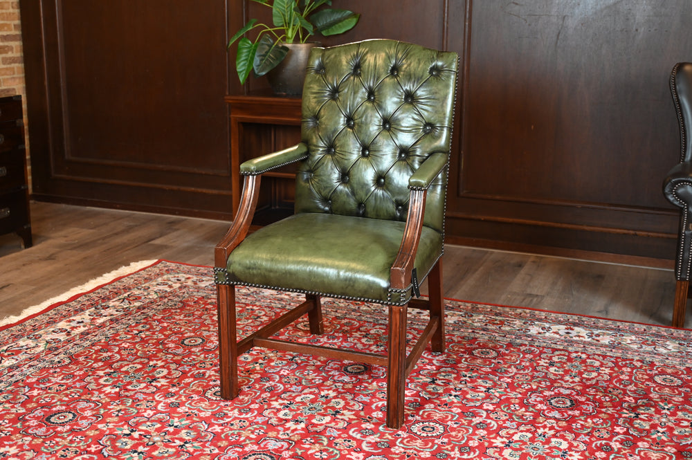 Vintage stoel, Groen leer, Eikenhout, Chesterfield, 270