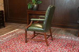 Vintage stoel, Groen leer, Eikenhout, Chesterfield, 270