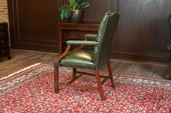 Vintage stoel, Groen leer, Eikenhout, Chesterfield, 270