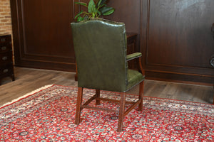 Vintage stoel, Groen leer, Eikenhout, Chesterfield, 270