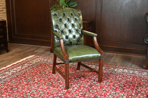 Vintage stoel, Groen leer, Eikenhout, Chesterfield, 270