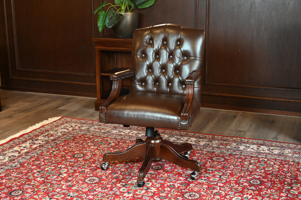 Vintage stoel, Bruin leer, Mahoniehout, Chesterfield, 271