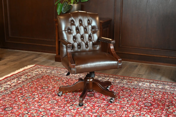 Vintage stoel, Bruin leer, Mahoniehout, Chesterfield, 271