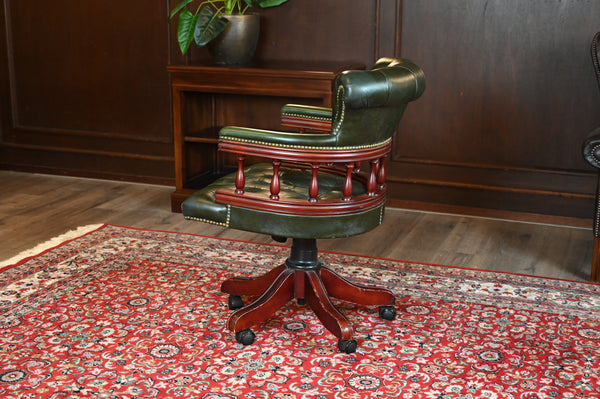 Vintage stoel, Groen leer, Mahoniehout, Chesterfield, 272