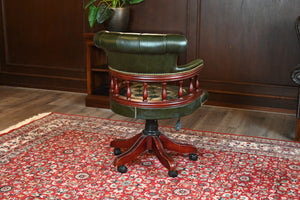 Vintage stoel, Groen leer, Mahoniehout, Chesterfield, 272