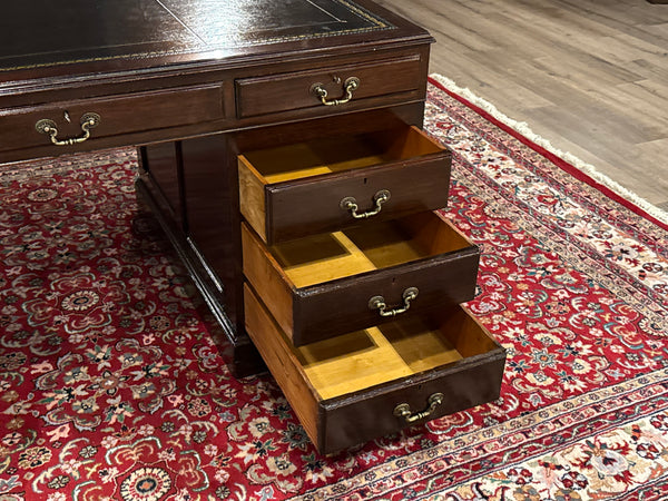 Vintage bureau, klassiek Engels bureau, eikenhout, zwart leer, 612