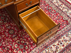 Vintage bureau, klassiek Engels bureau, mahoniehout, groen leer, 633