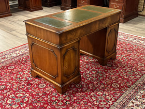 Bureau vintage, bureau anglais classique, acajou, cuir vert, 655