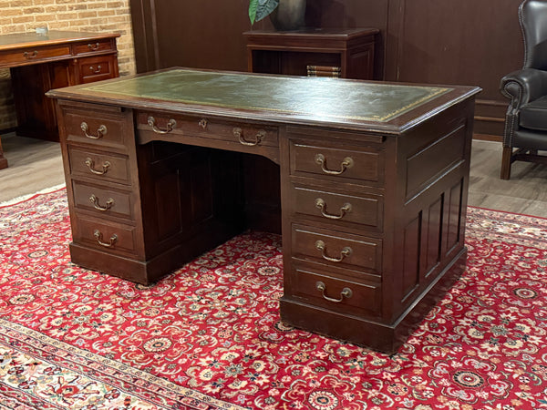 Vintage bureau, antiek Engels bureau, eikenhout, groen leer, 663