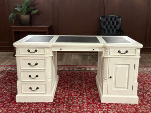 Vintage bureau, klassiek Engels bureau, wit, mahoniehout , zwart leer, 579