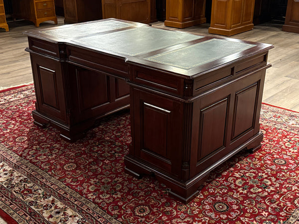 Vintage bureau, klassiek Engels bureau, mahoniehout, groen leer, 627