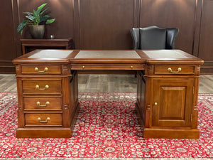 Vintage bureau, klassiek Engels bureau, mahoniehout, bruin leer, 609