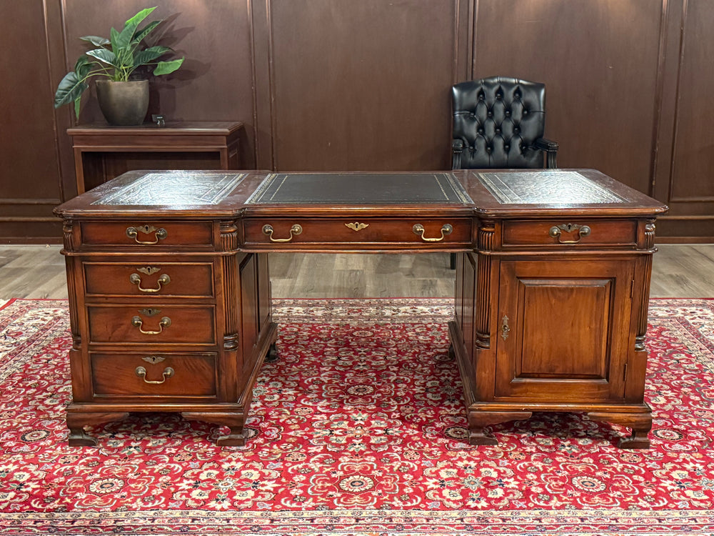 Vintage bureau, partnerdesk, klassiek Engels bureau, mahoniehout, zwart leer, 582