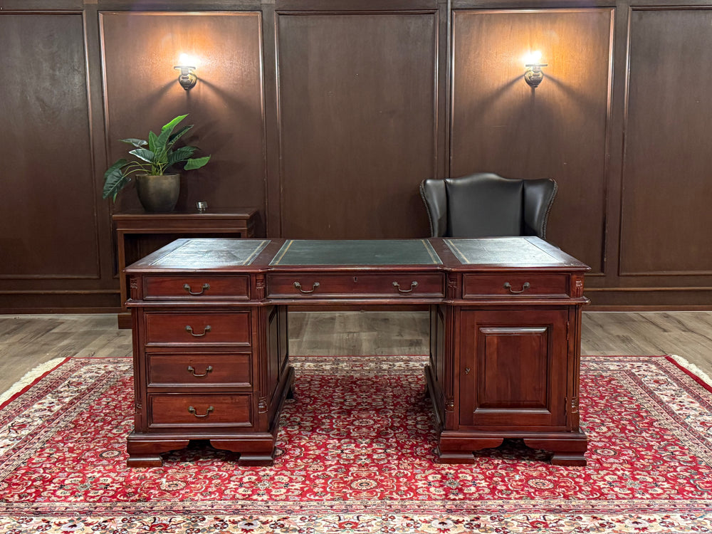 Vintage bureau, partnerdesk, klassiek Engels bureau, mahoniehout, groen leer, 615