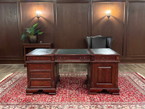 Vintage bureau, partnerdesk, klassiek Engels bureau, mahoniehout, groen leer, 615