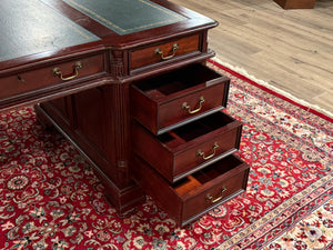 Bureau vintage, bureau anglais classique, acajou, cuir vert, 642