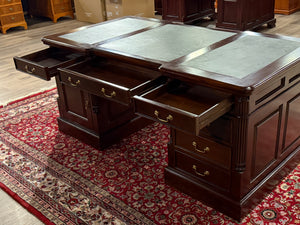 Vintage-Schreibtisch, Partnerdesk, klassischer englischer Schreibtisch, Mahagoni, grünes Leder, 653