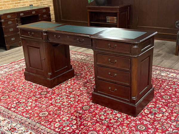 Bureau vintage, bureau anglais classique, acajou, cuir vert, 647