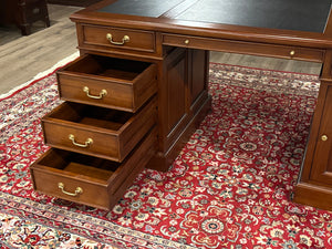 Vintage bureau, klassiek Engels bureau, mahoniehout, zwart leer, 629