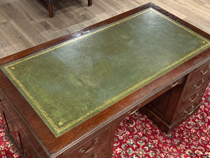 Vintage bureau, antiek Engels bureau, eikenhout, groen leer, 663