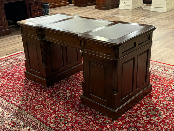 Vintage bureau, klassiek Engels bureau, mahoniehout, bruin leer, 603