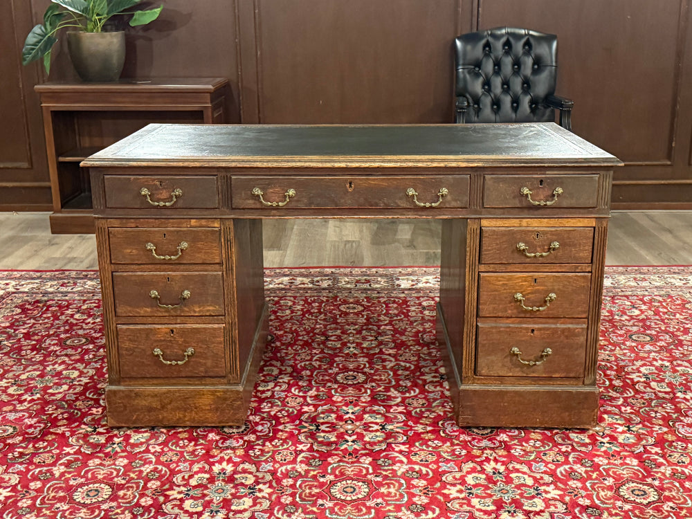 Vintage bureau, antiek Engels bureau, eikenhout, groen leer, 571