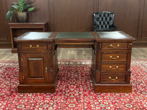 Vintage bureau, klassiek Engels bureau, mahoniehout, groen leer, 569