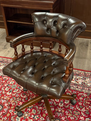 Vitrage-Sessel, Chesterfield, Mahagoni, braunes Leder, 105