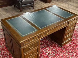 Vintage bureau, klassiek Engels bureau, eikenhout, groen leer, 600