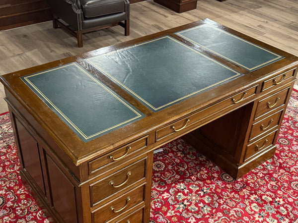 Vintage bureau, klassiek Engels bureau, eikenhout, groen leer, 600