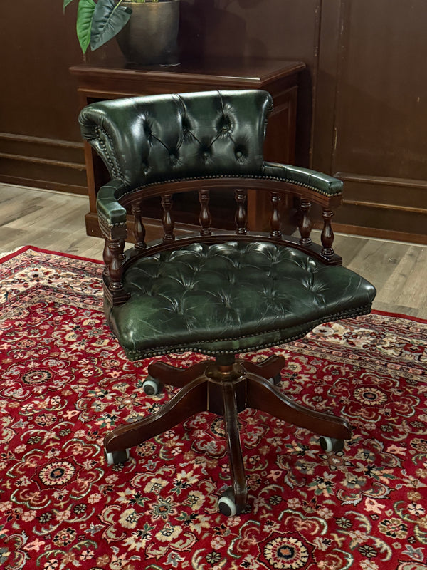 Vintage stoel, Chesterfield, eikenhout, groen leer, 125