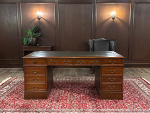Vintage bureau, klassiek Engels bureau, mahoniehout, groen leer, 633