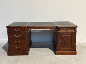 Vintage bureau, partnerdesk, klassiek Engels bureau, mahoniehout, groen leer, 692