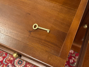 Vintage bureau, klassiek Engels bureau, mahoniehout, zwart leer, 629